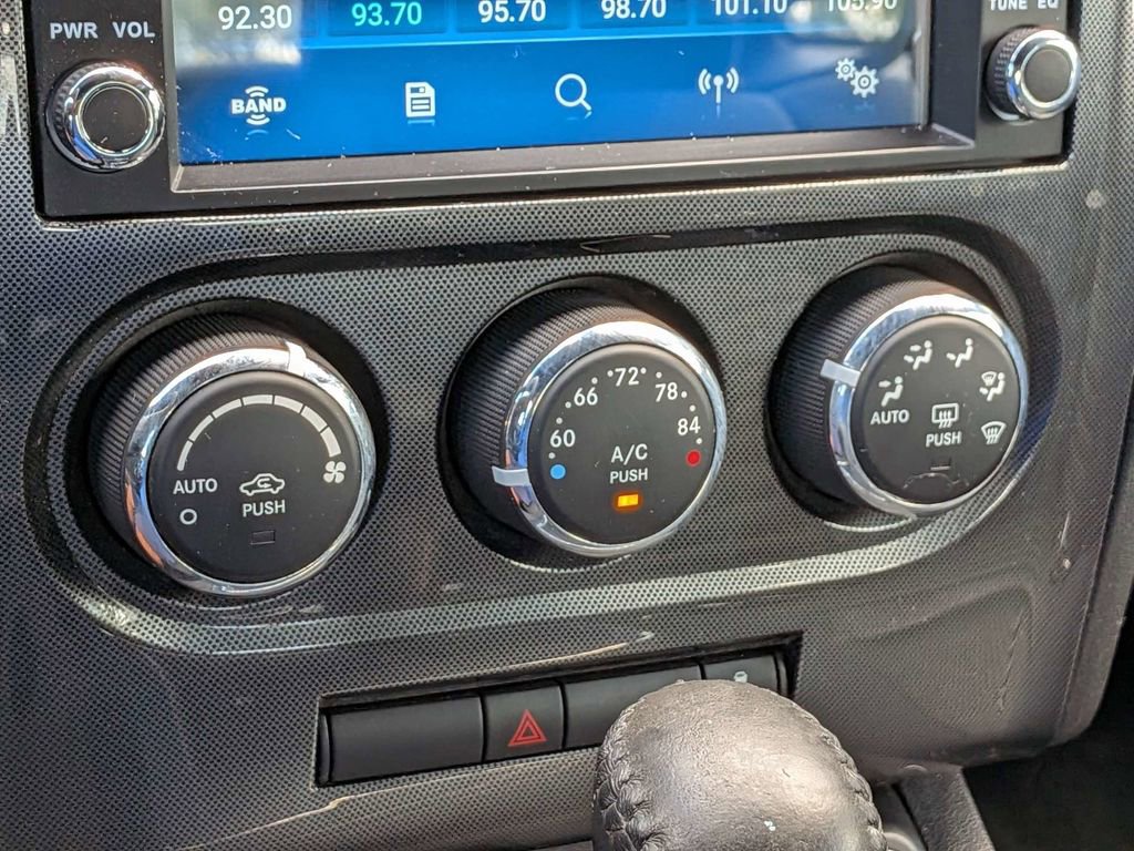 Used 2014 Dodge Challenger SXT RWD image 17