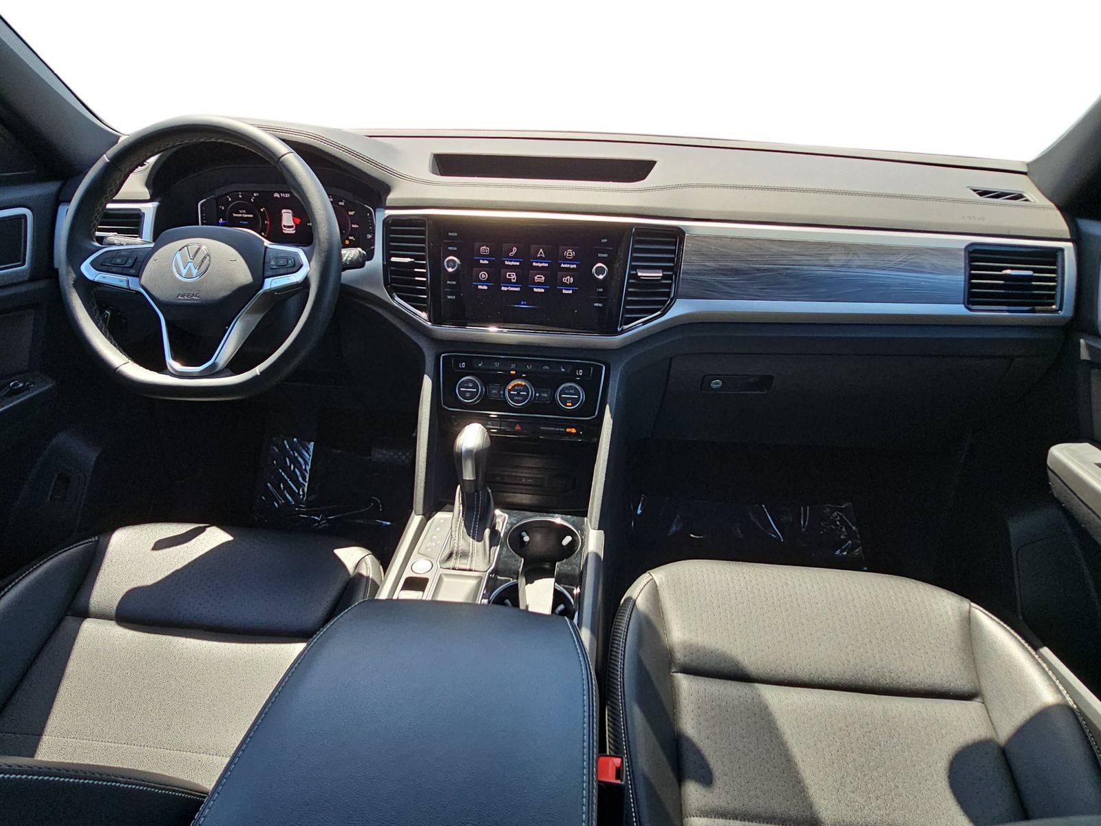Used 2023 Volkswagen Atlas Cross Sport SE w/ Panoramic Sunroof Package FWD image 9