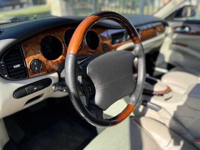 Used 2002 Jaguar XJ8 image 8