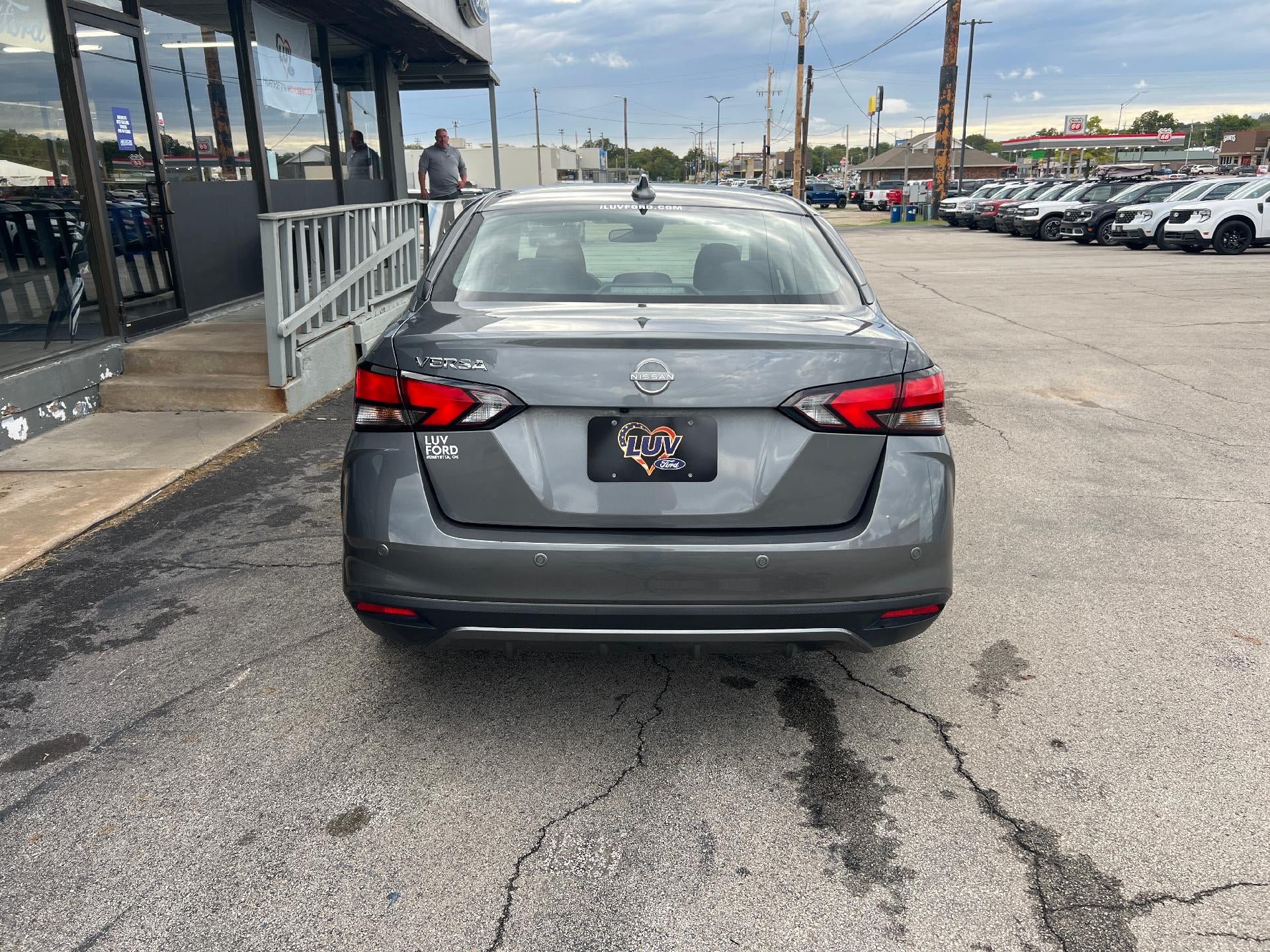 Used 2025 Nissan Versa SV FWD image 3