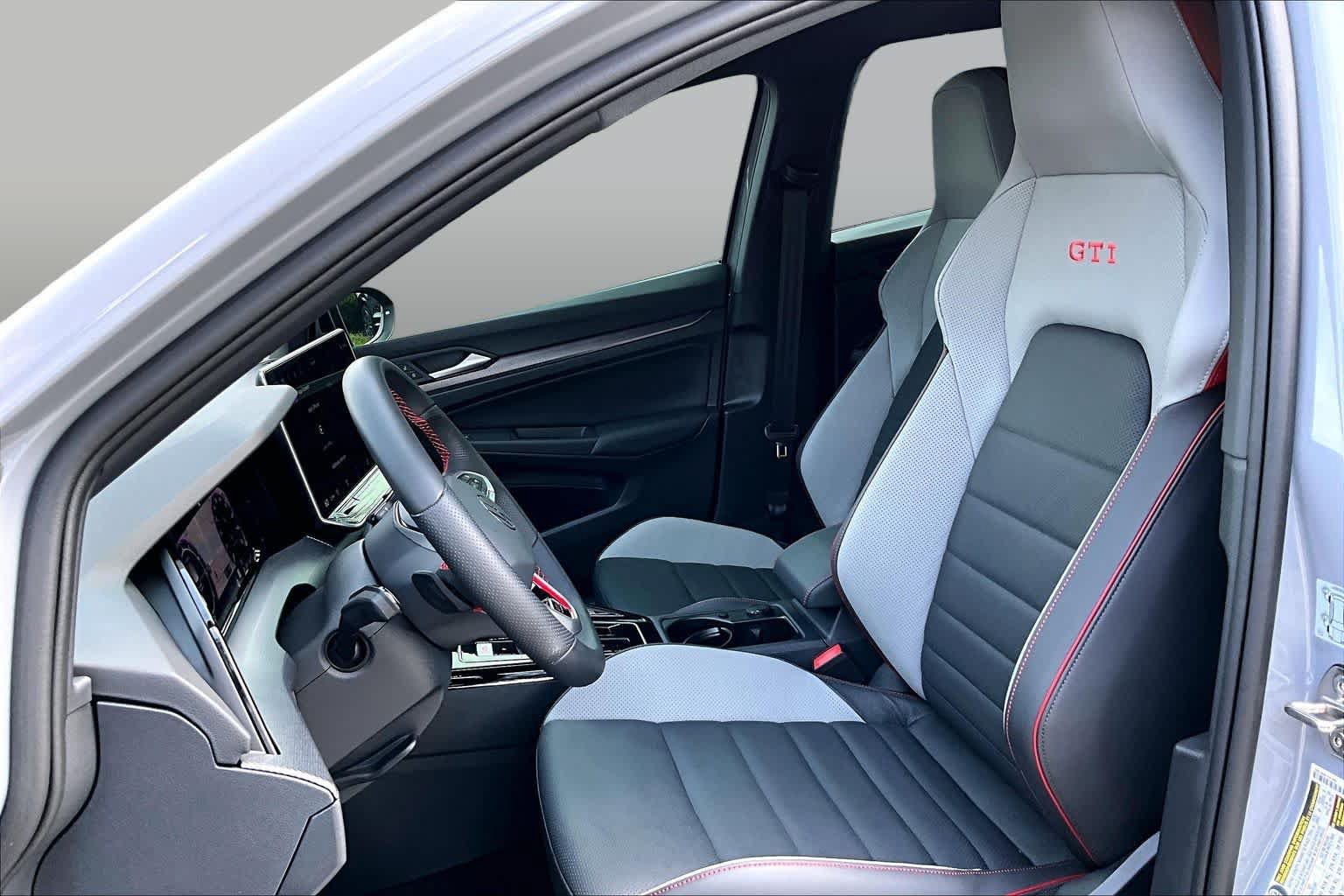 Used 2025 Volkswagen GTI SE FWD image 8