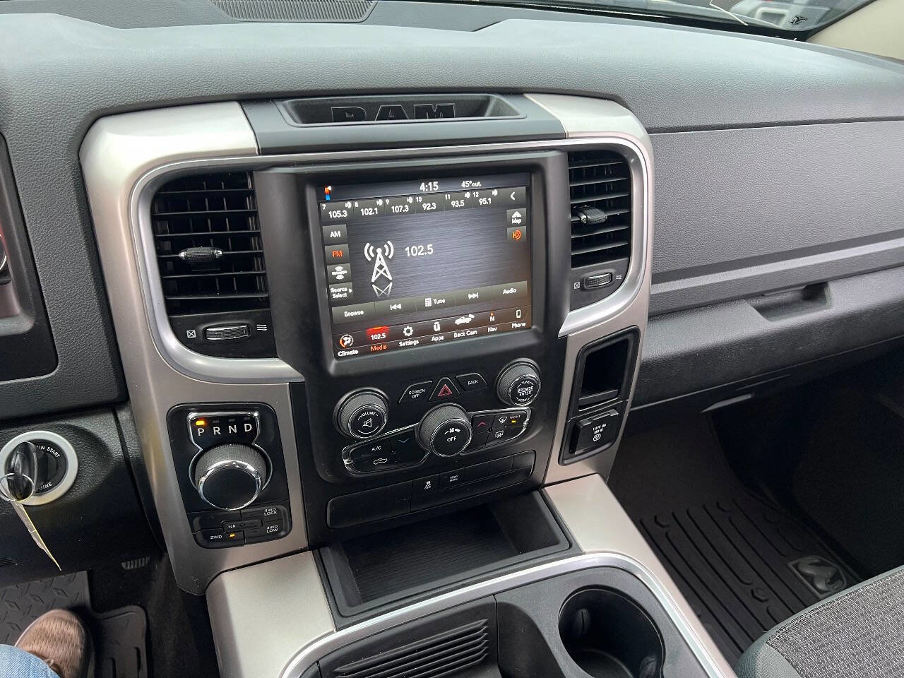 Used 2018 RAM 1500 SLT image 12