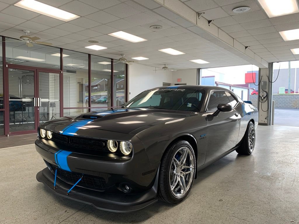 Used 2022 Dodge Challenger R/T w/ Blacktop Package RWD image 4