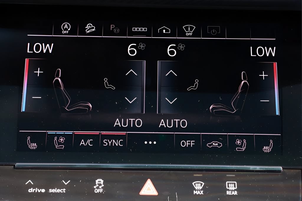 Used 2024 Audi RS Q8 AWD/4WD image 43