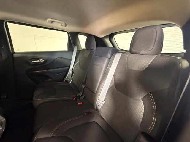 Used 2015 Jeep Cherokee Latitude w/ Cold Weather Group AWD/4WD image 27
