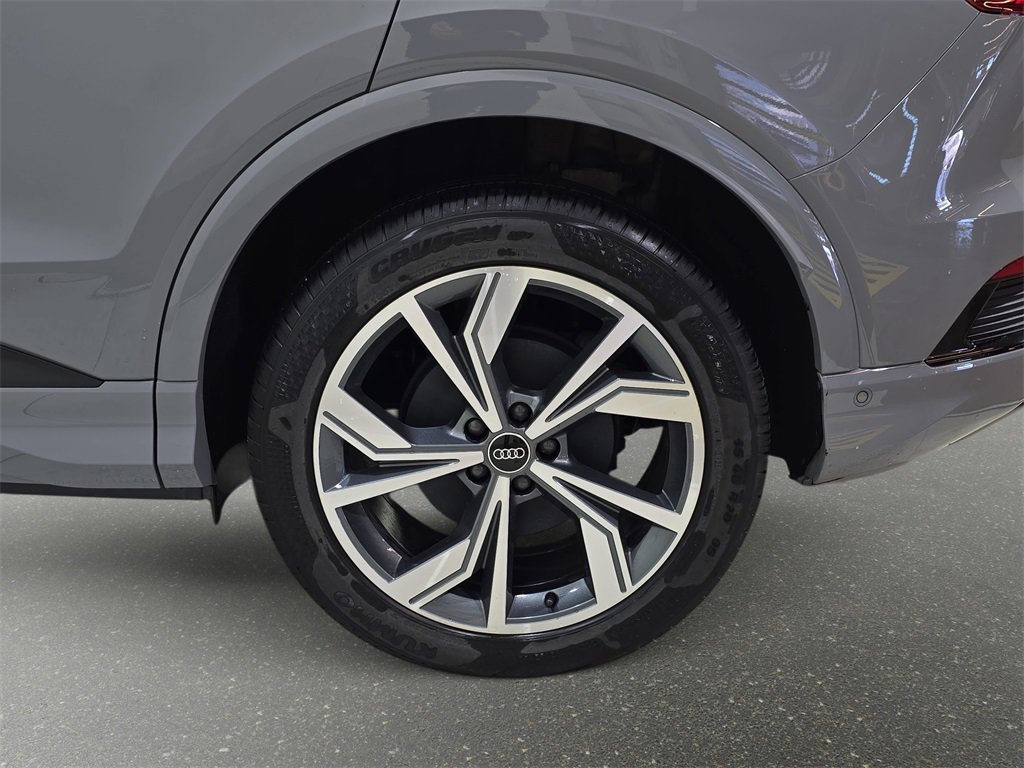 Used 2024 Audi Q4 e-tron Premium Plus image 30