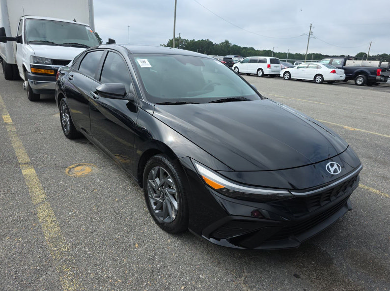 Used 2024 Hyundai Elantra SEL FWD image 5
