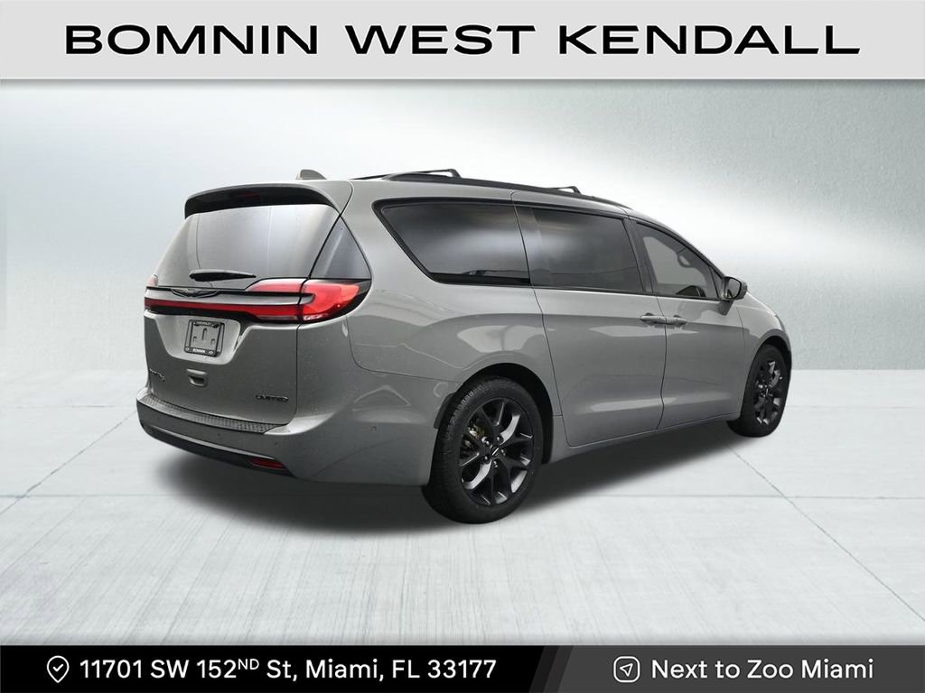 Used 2022 Chrysler Pacifica Limited w/ S Appearance Package image 5