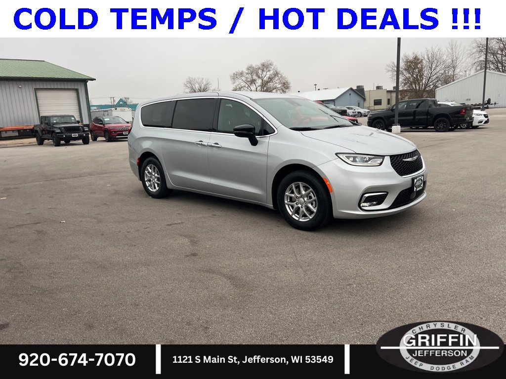 New 2026 Chrysler Pacifica Select image 6