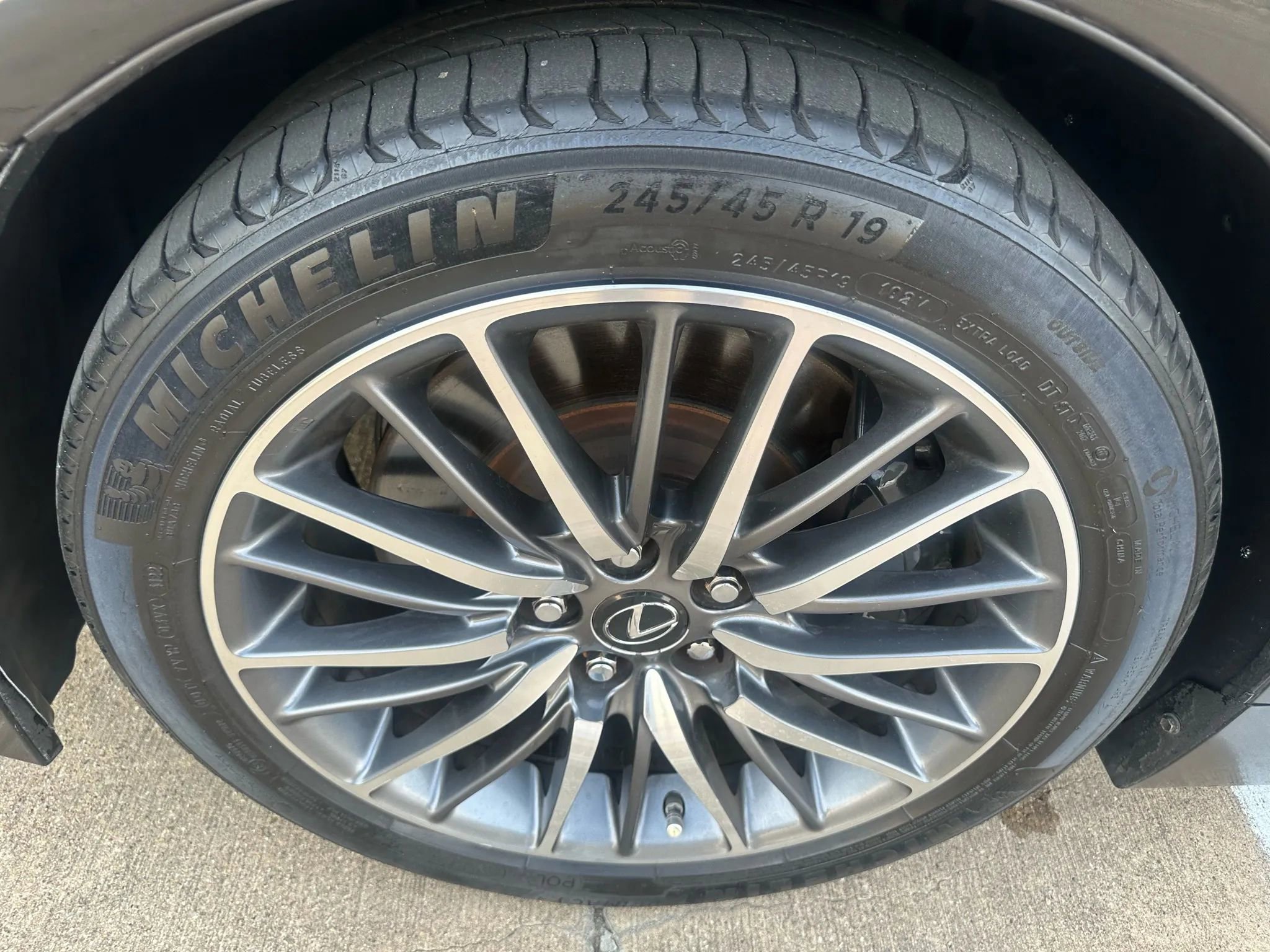 Used 2016 Lexus LS 460 image 3