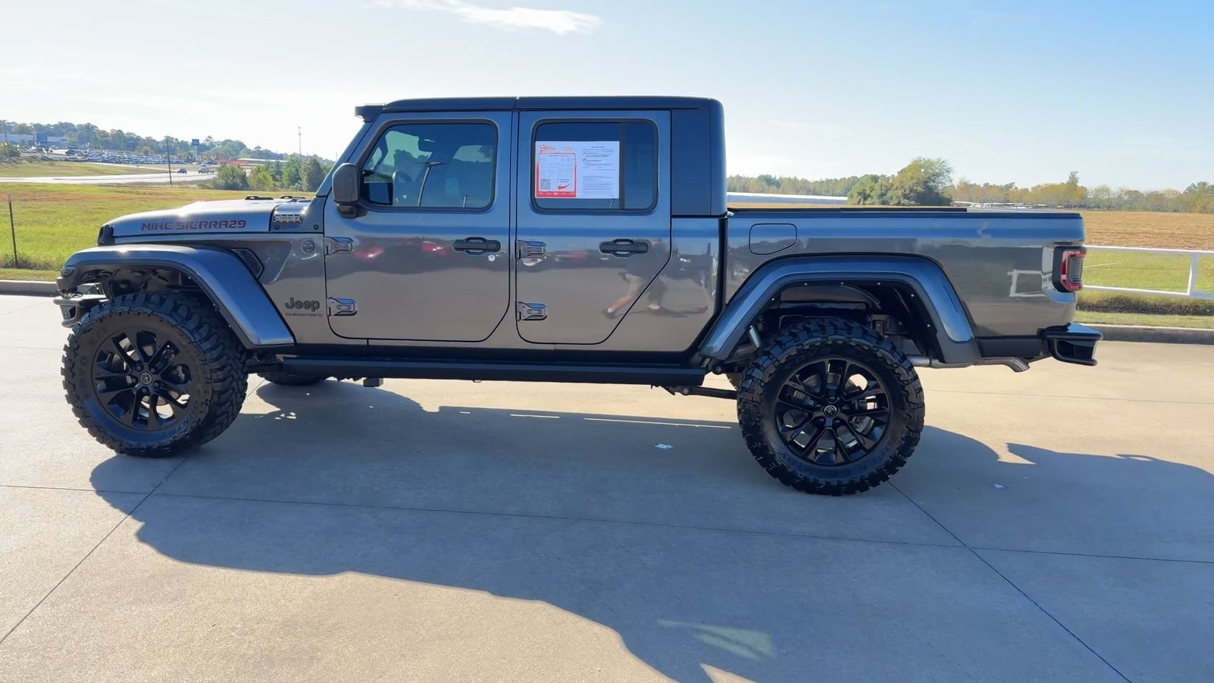 Used 2023 Jeep Gladiator Sport AWD/4WD image 5