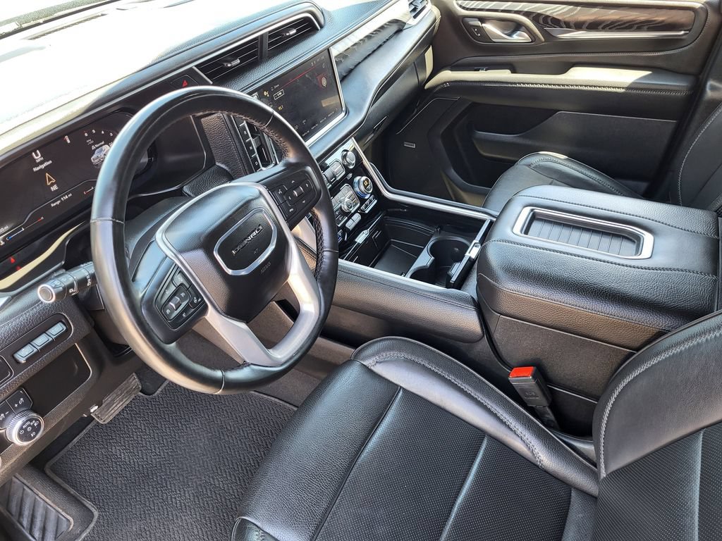 Used 2024 GMC Yukon XL Denali AWD/4WD image 10