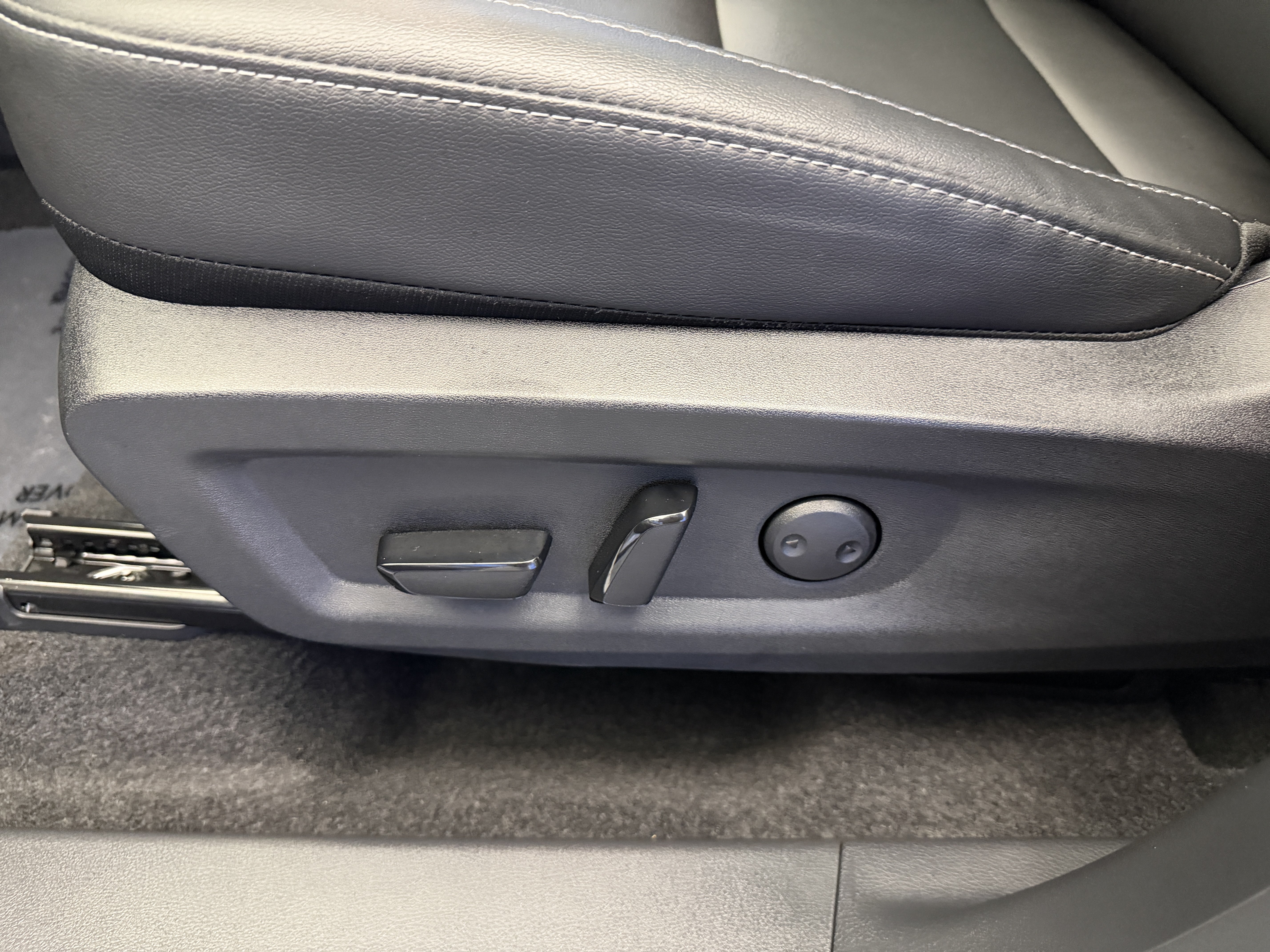 Used 2025 Nissan Murano SL AWD/4WD image 13
