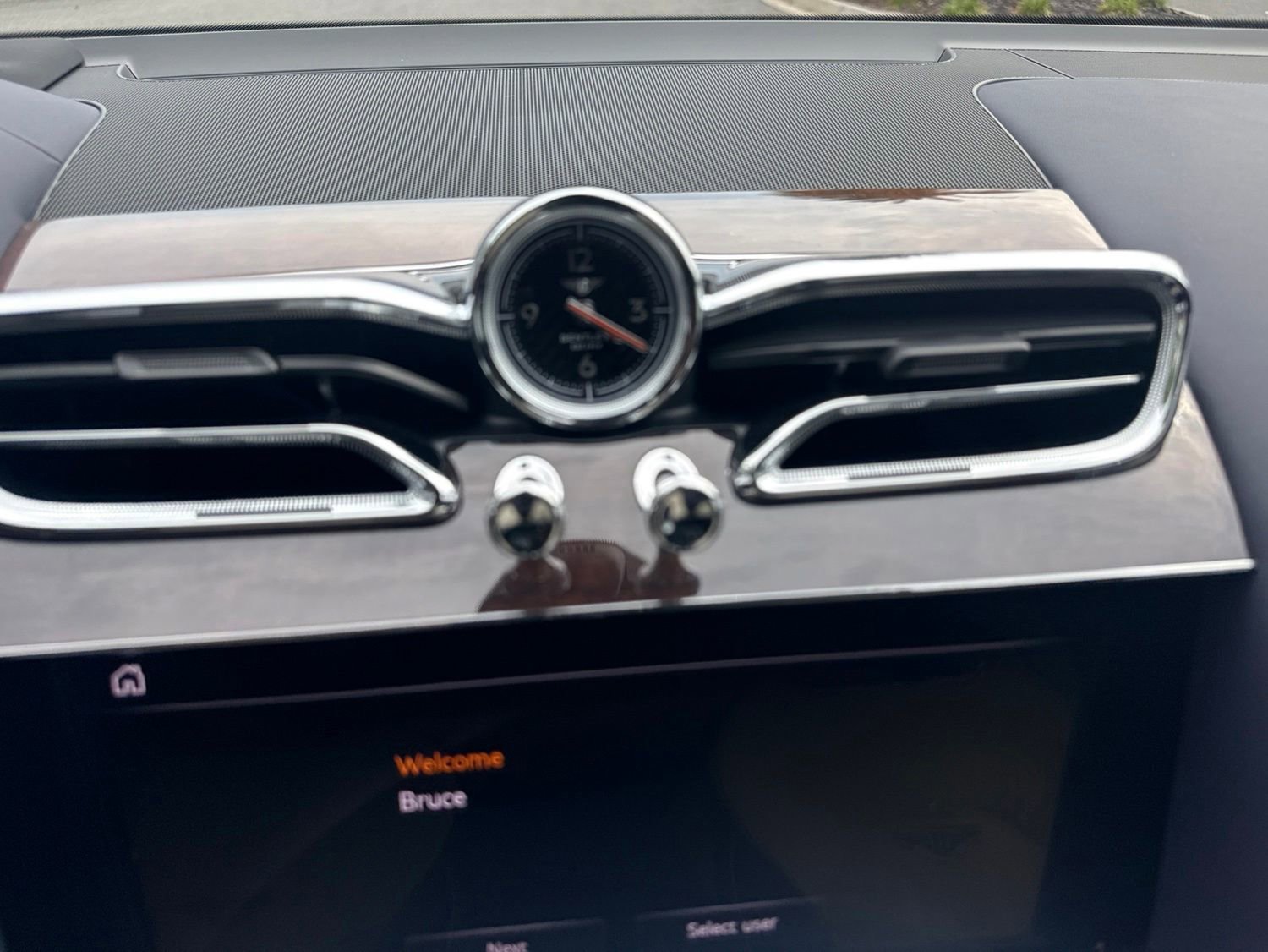 Used 2025 Bentley Bentayga AWD/4WD image 30