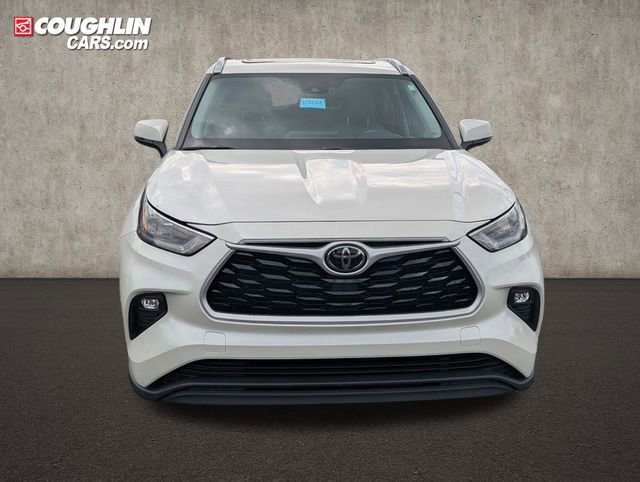 Used 2020 Toyota Highlander XLE AWD/4WD image 2
