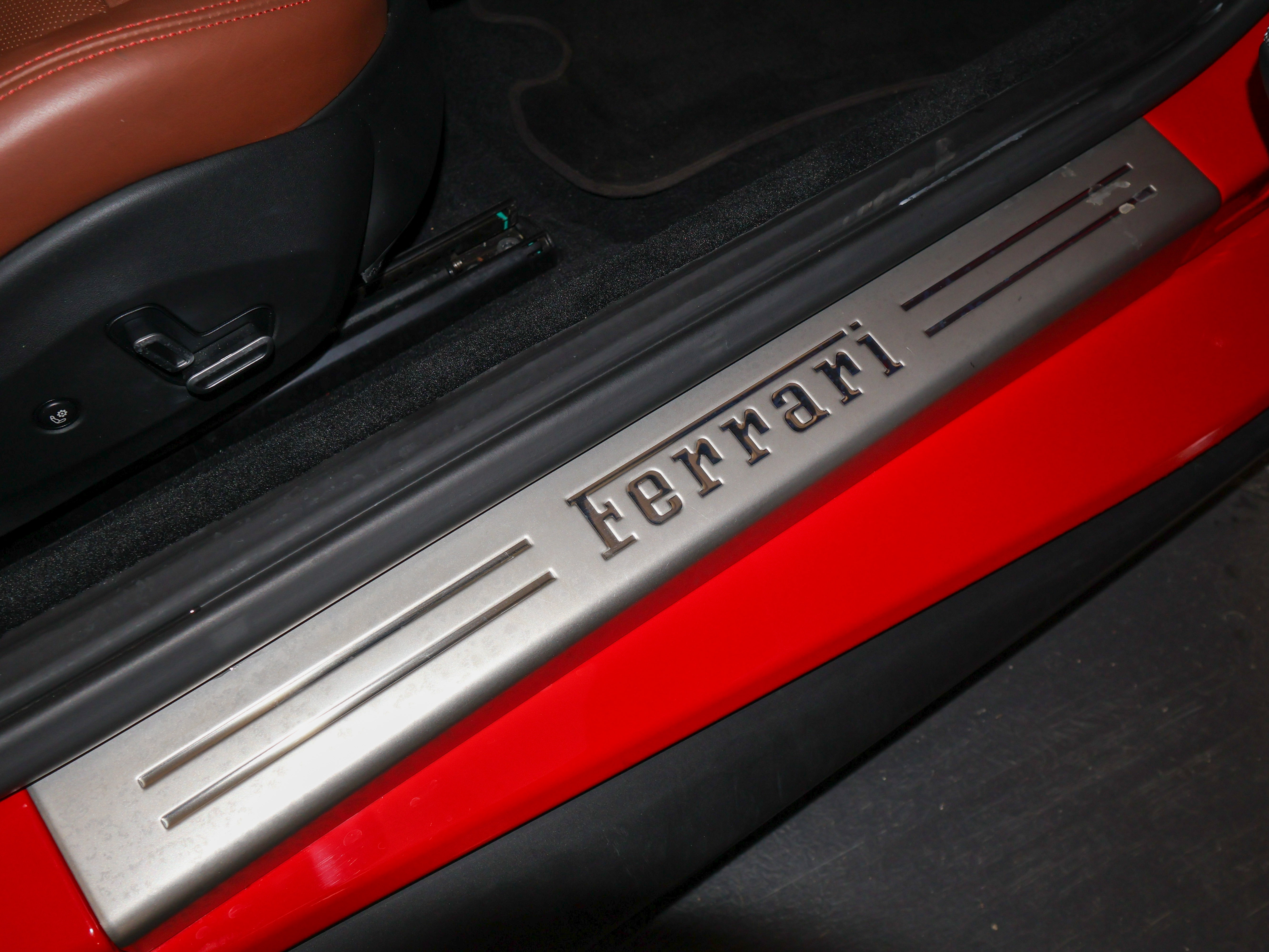 Used 2019 Ferrari Portofino RWD image 53