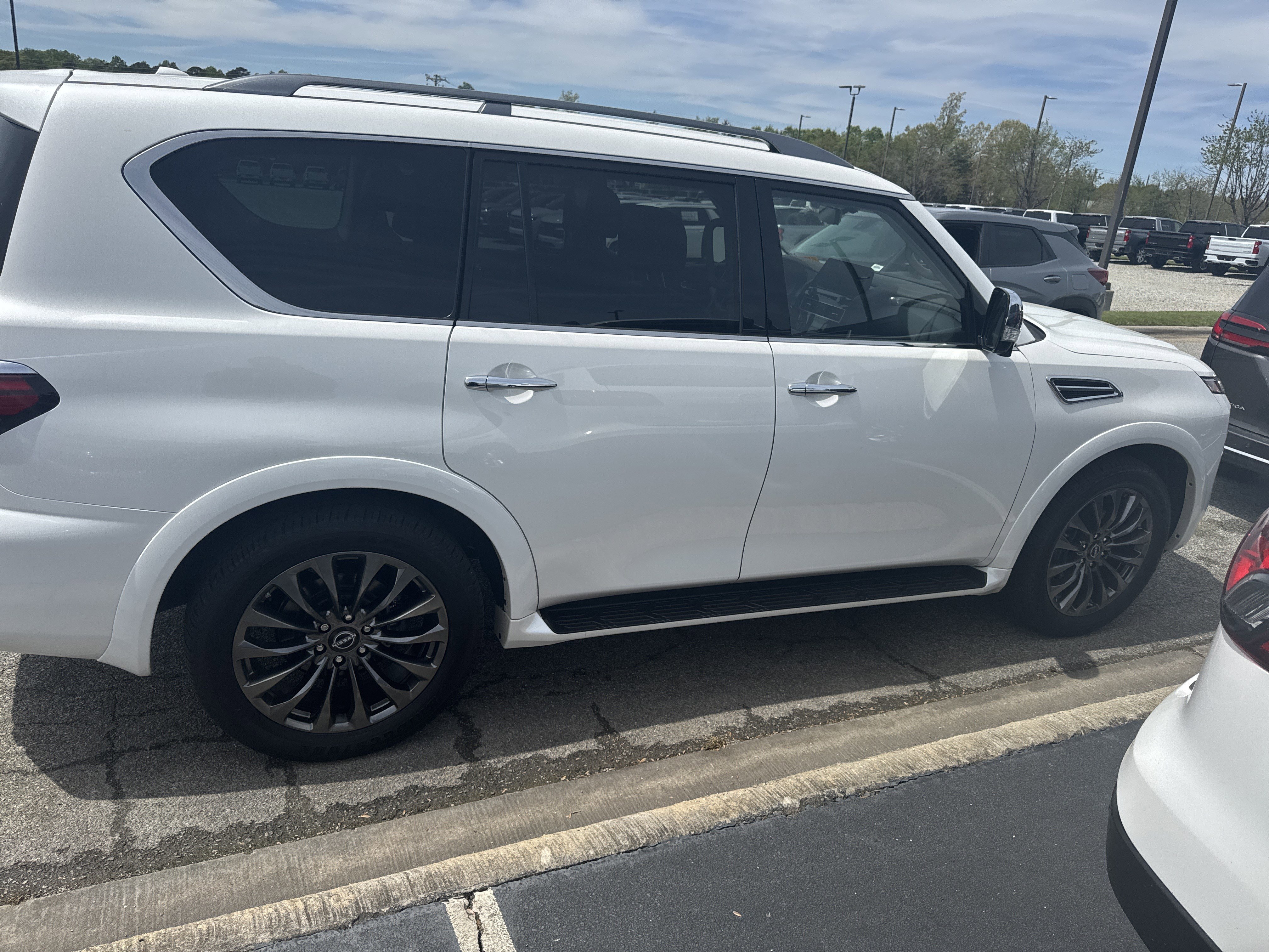 Used 2023 Nissan Armada Platinum w/ Captain's Chairs Package AWD/4WD image 11
