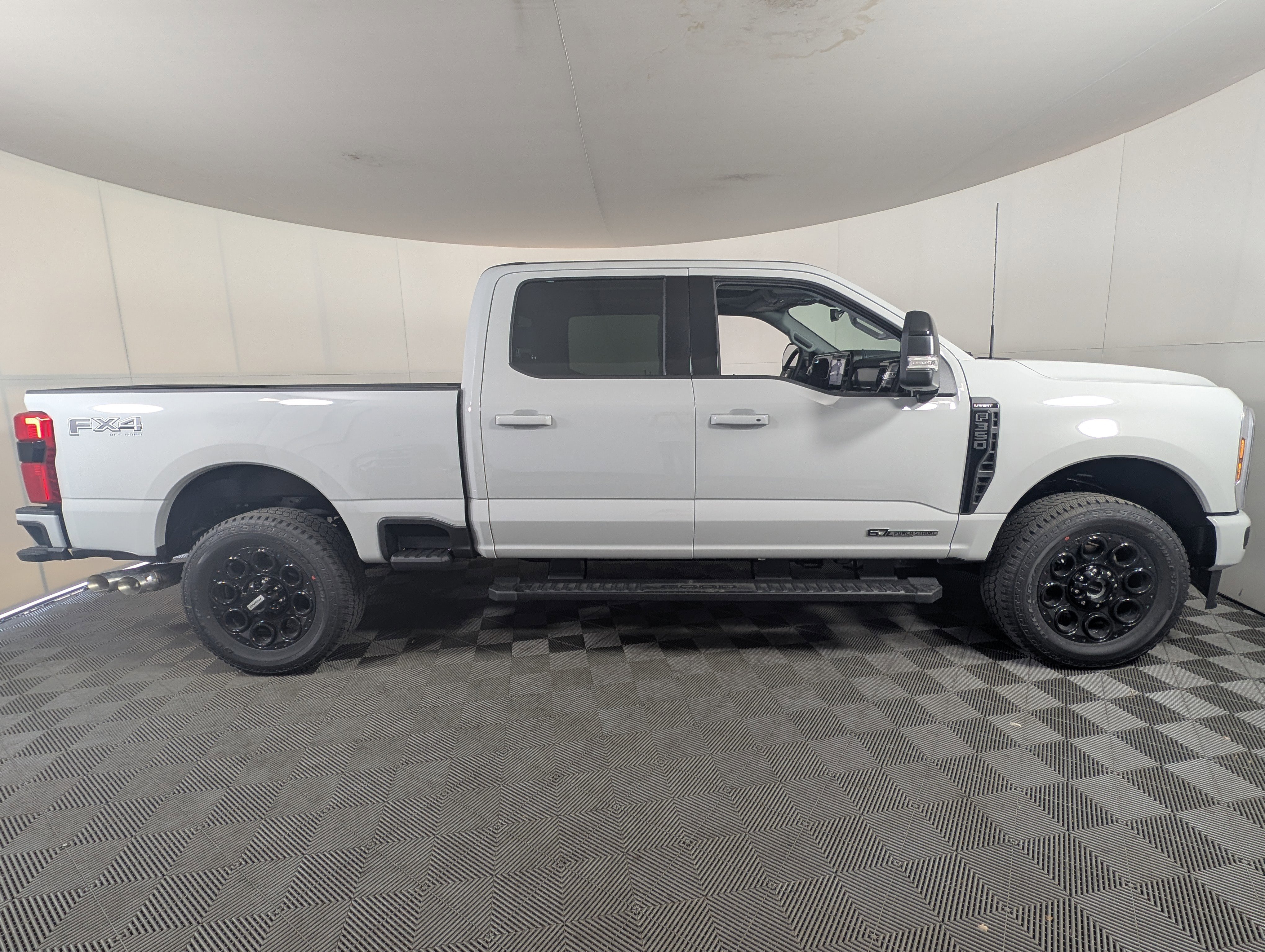 New 2025 Ford F350 Lariat w/ Lariat Ultimate Package image 8