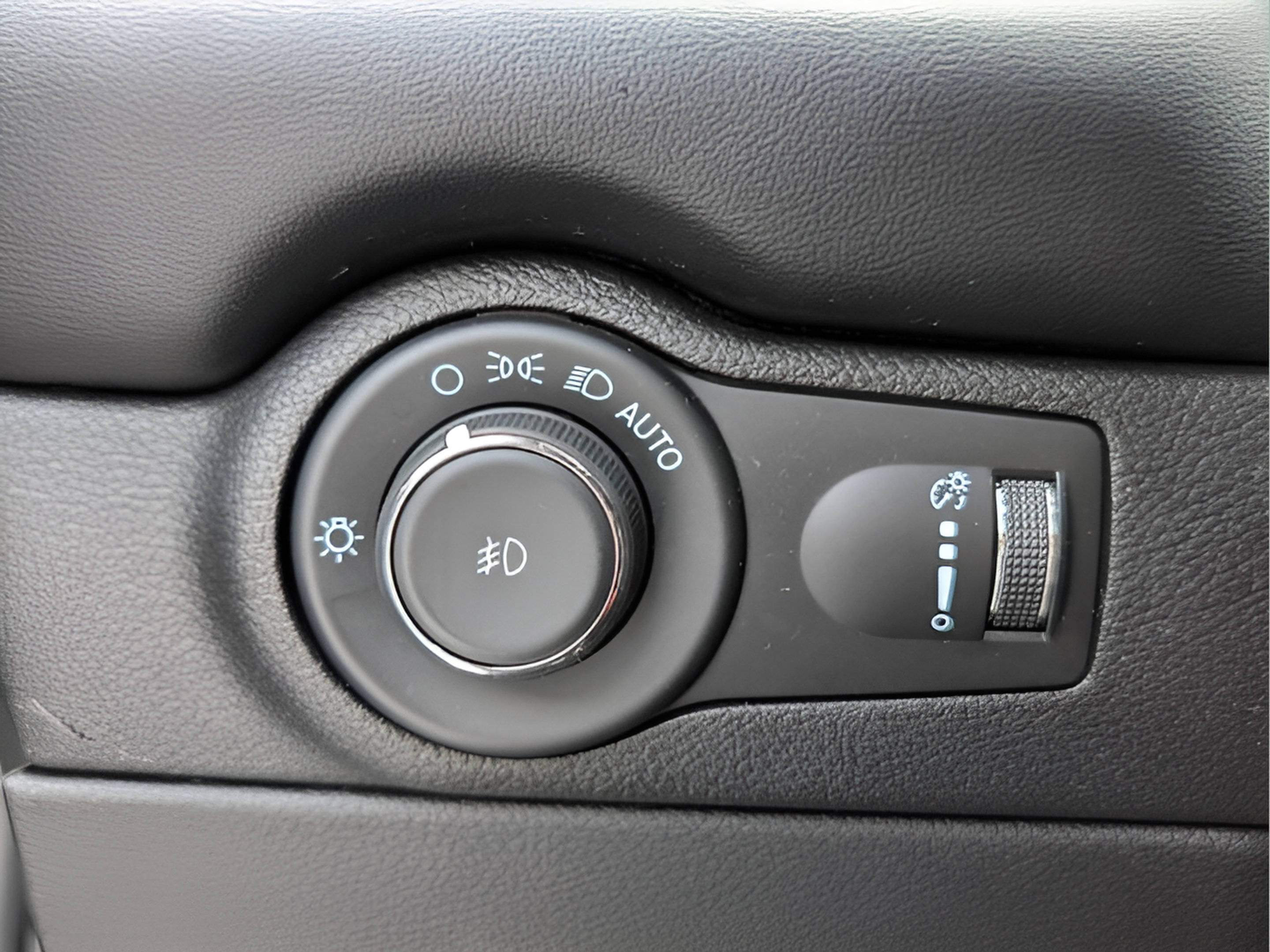 Used 2021 Dodge Durango SRT w/ Technology Group AWD/4WD image 30