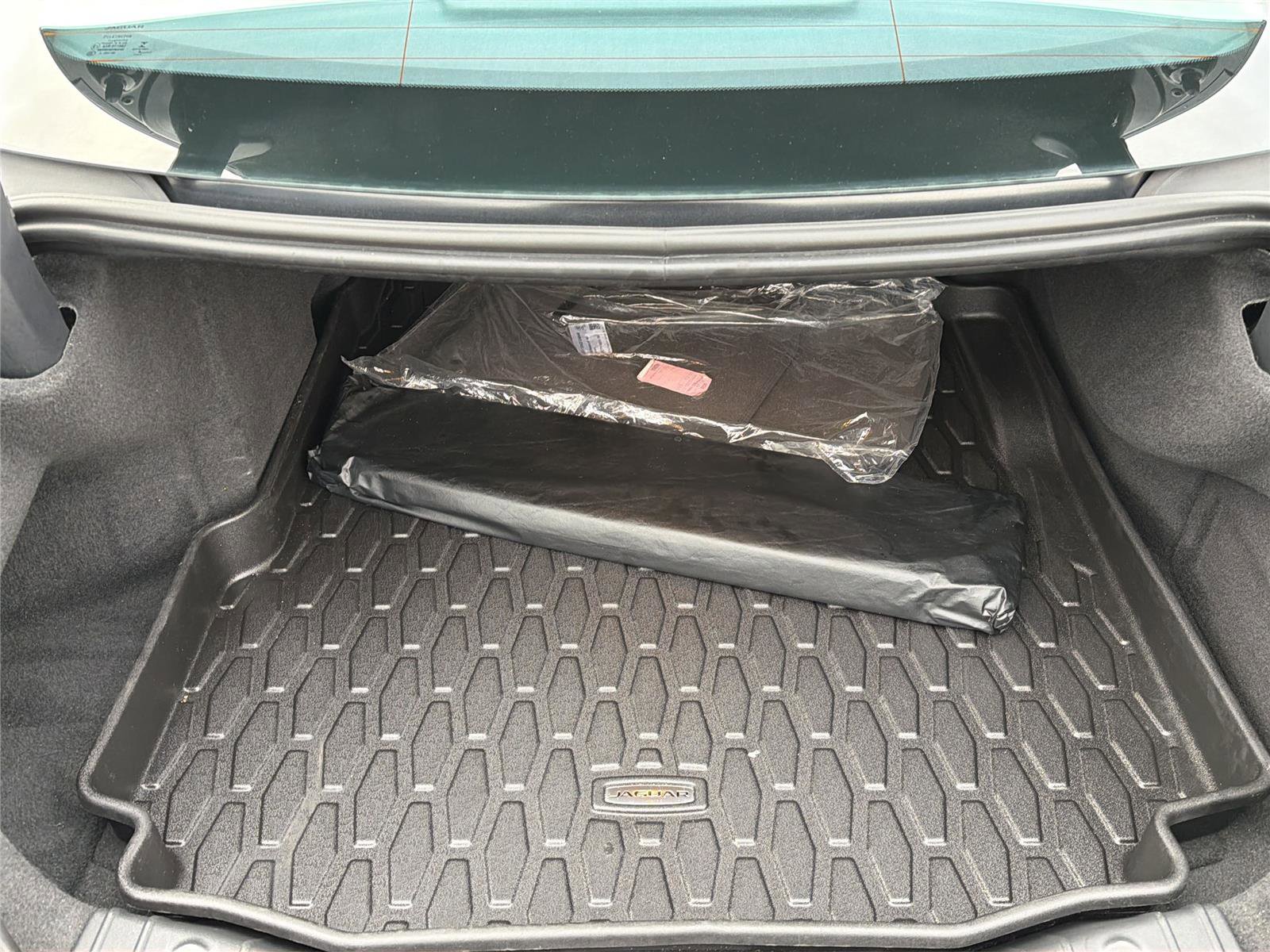 Used 2020 Jaguar XF Premium image 30