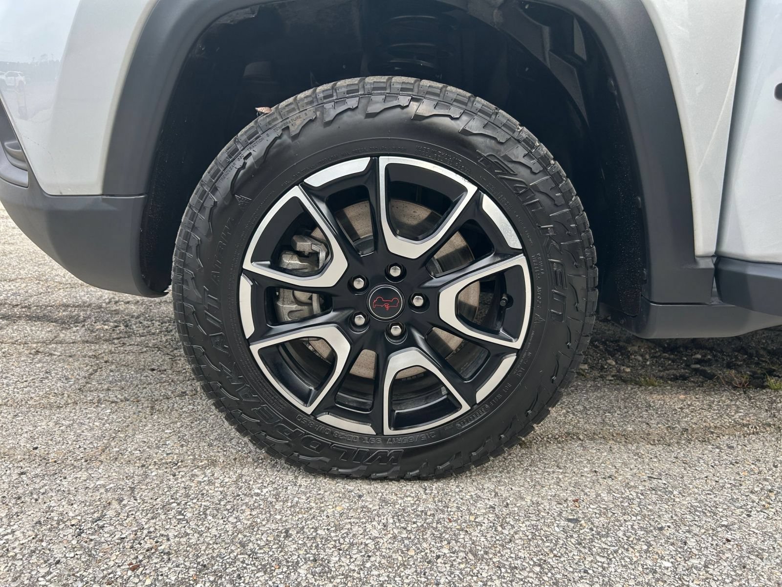 Used 2025 Jeep Compass Trailhawk AWD/4WD image 24