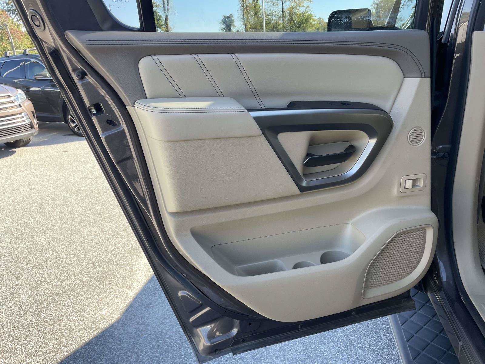 Used 2015 Nissan Armada Platinum AWD/4WD image 2