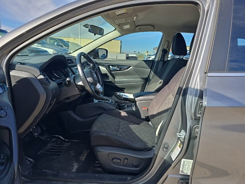 Used 2017 Nissan Rogue Sport SV w/ SV Premium Package image 7