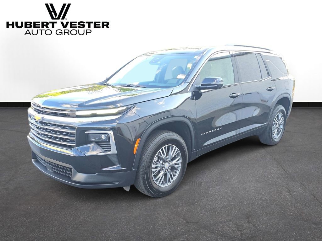 Used 2026 Chevrolet Traverse LT w/ Driver Confidence Package FWD image 2