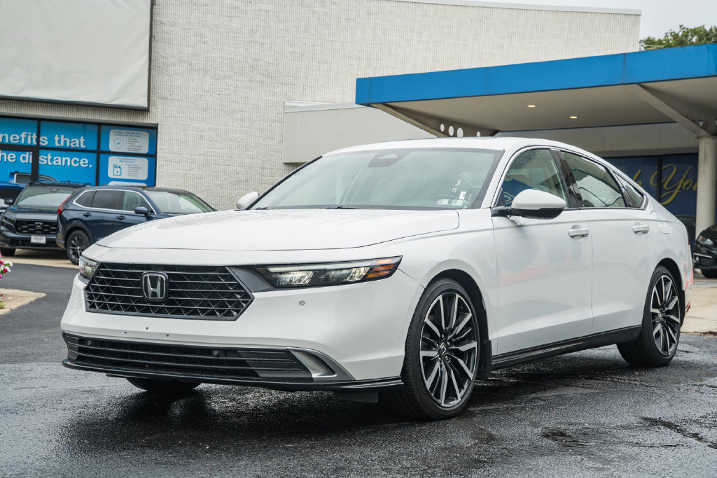 Used 2024 Honda Accord Touring image 3