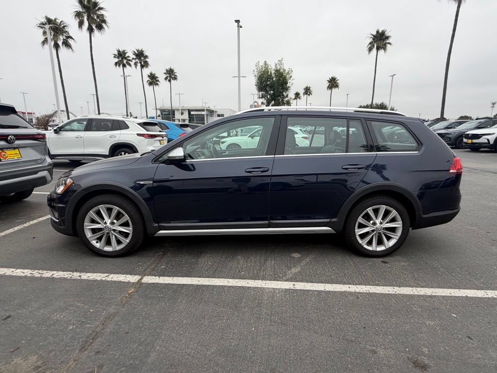Used 2017 Volkswagen Golf Alltrack SE AWD/4WD image 2