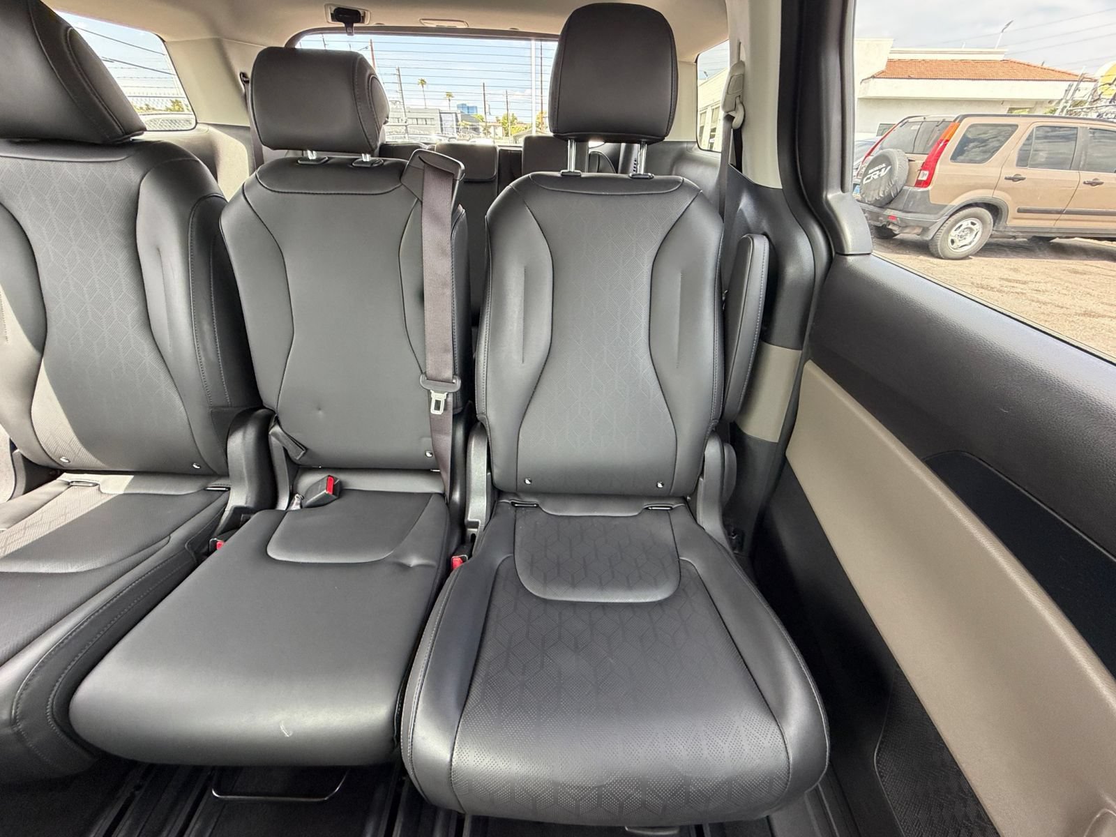 Used 2026 Kia Carnival FWD image 39