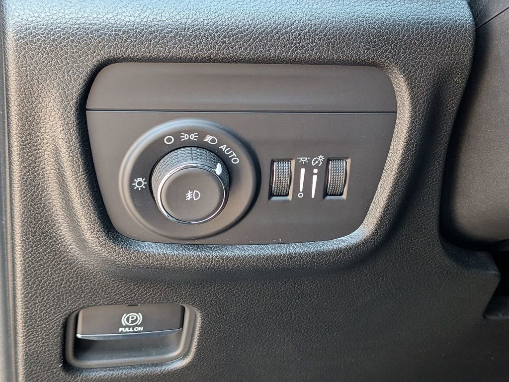 Used 2024 Jeep Grand Cherokee Limited w/ Trailer Tow Package image 9