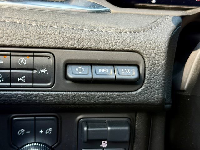 Used 2024 GMC Yukon Denali w/ Advanced Technology Package AWD/4WD image 25