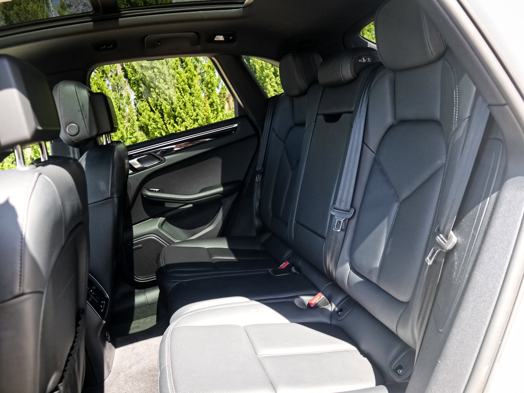 Used 2024 Porsche Macan AWD/4WD image 31