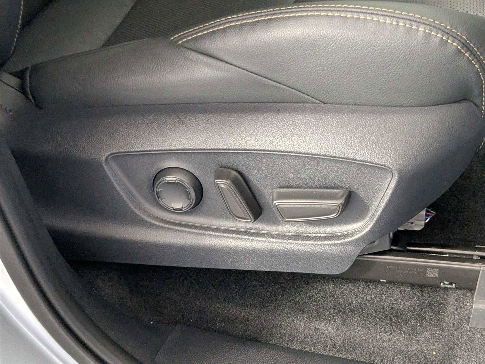 Used 2025 Toyota Tacoma Limited AWD/4WD image 33
