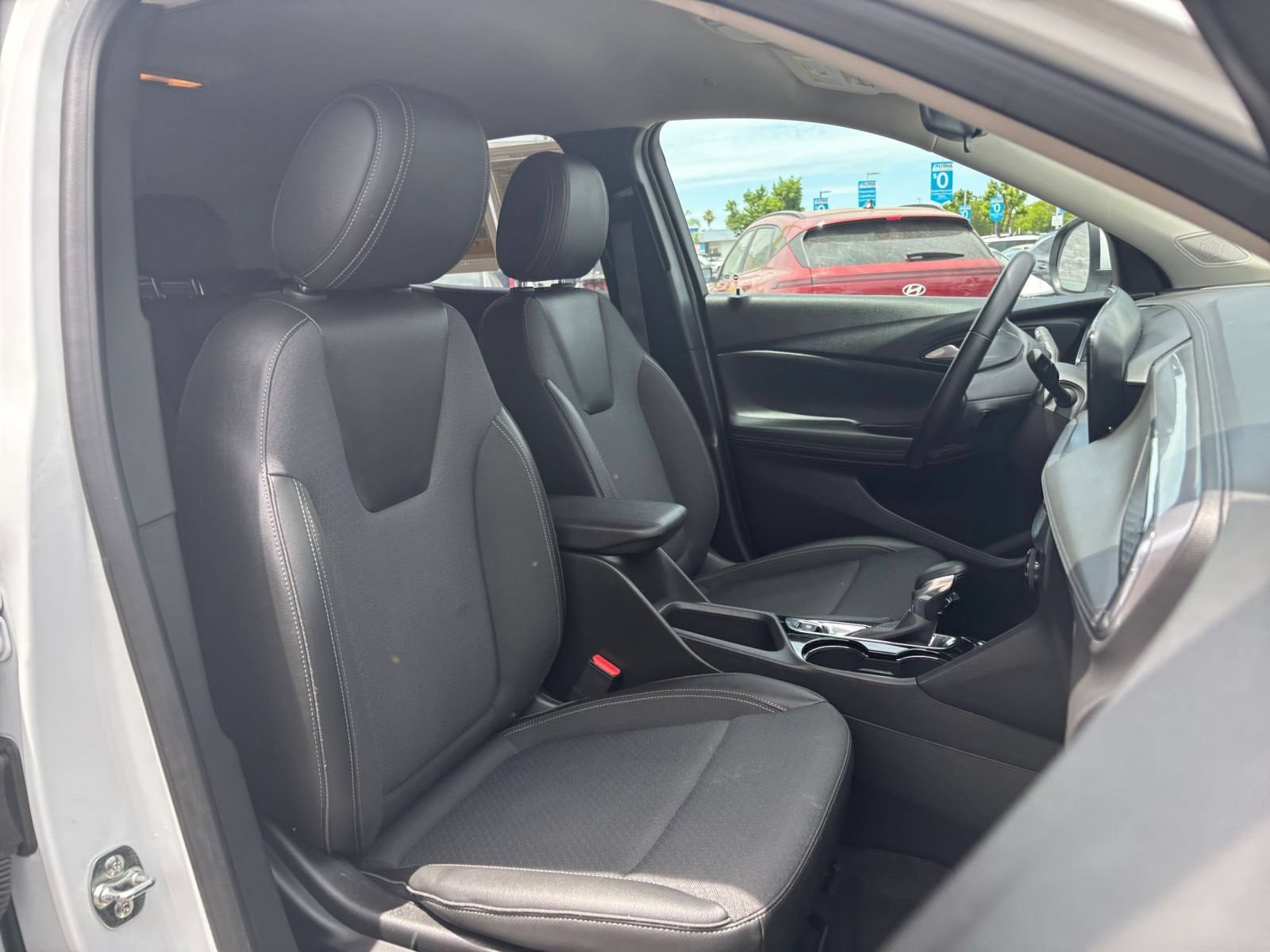 Used 2025 Buick Encore GX Preferred AWD/4WD image 35