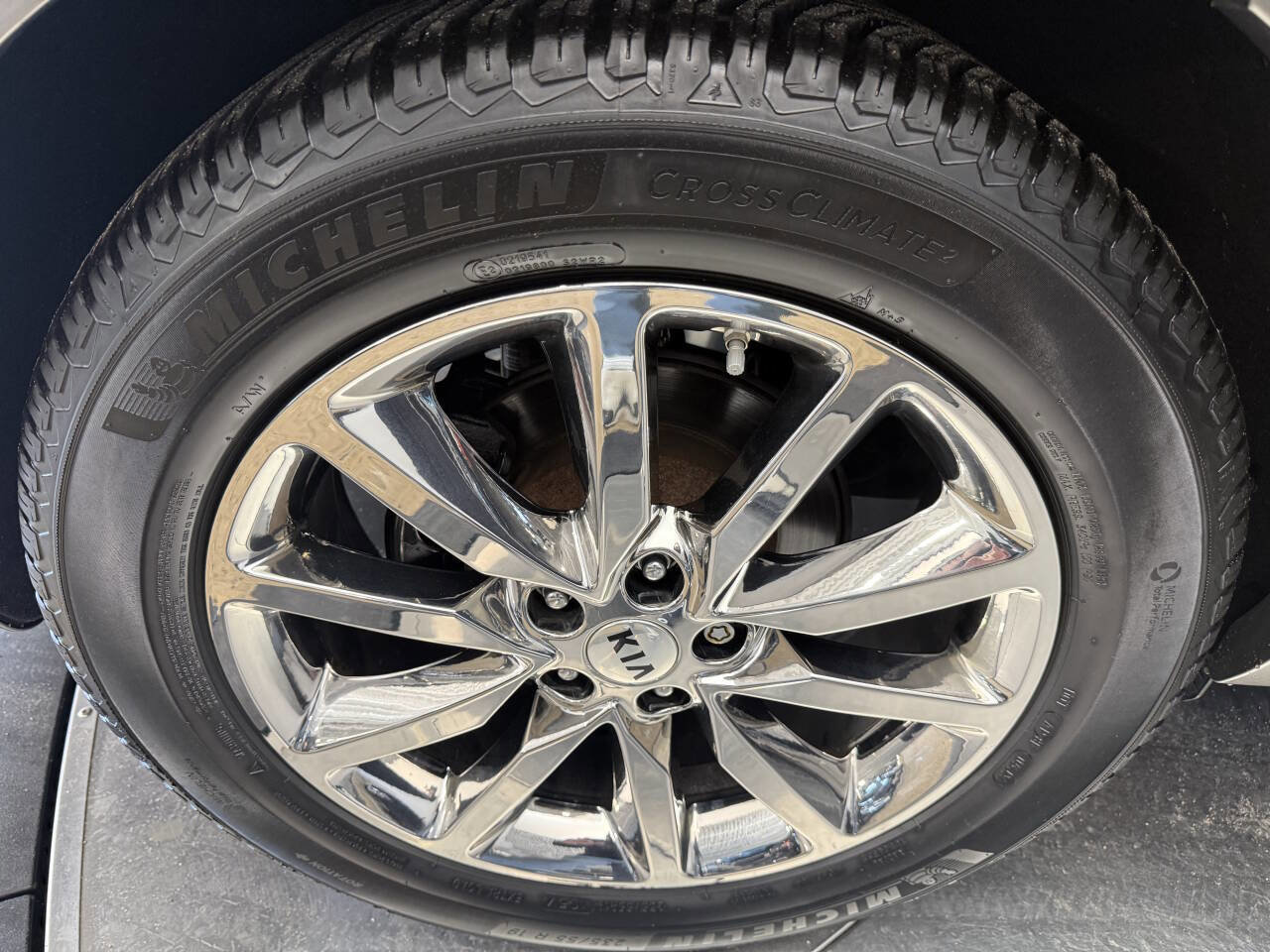 Used 2017 Kia Sorento SX image 17