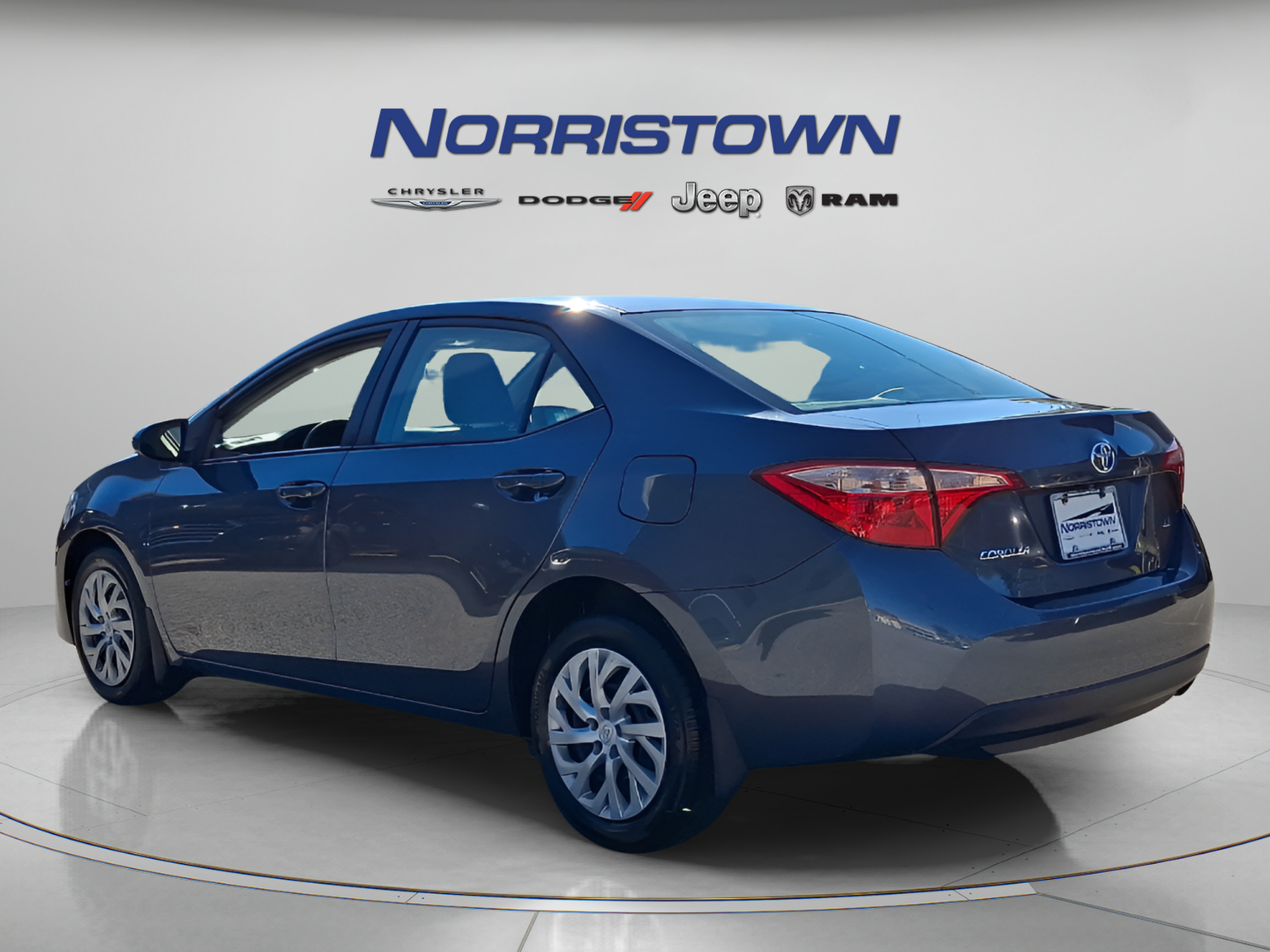 Used 2017 Toyota Corolla LE w/ Carpet Mat Package (TMS) FWD image 4