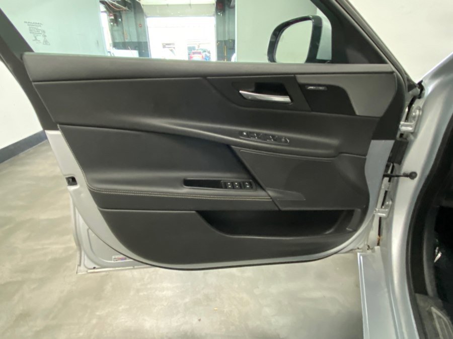 Used 2018 Jaguar XE S image 44