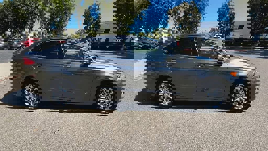 Used 2020 Ford Fusion Energi Titanium image 9