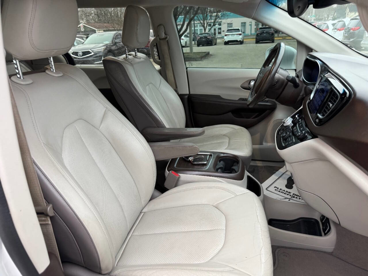 Used 2017 Chrysler Pacifica Touring-L Plus w/ Advanced Safetytec Group FWD image 35