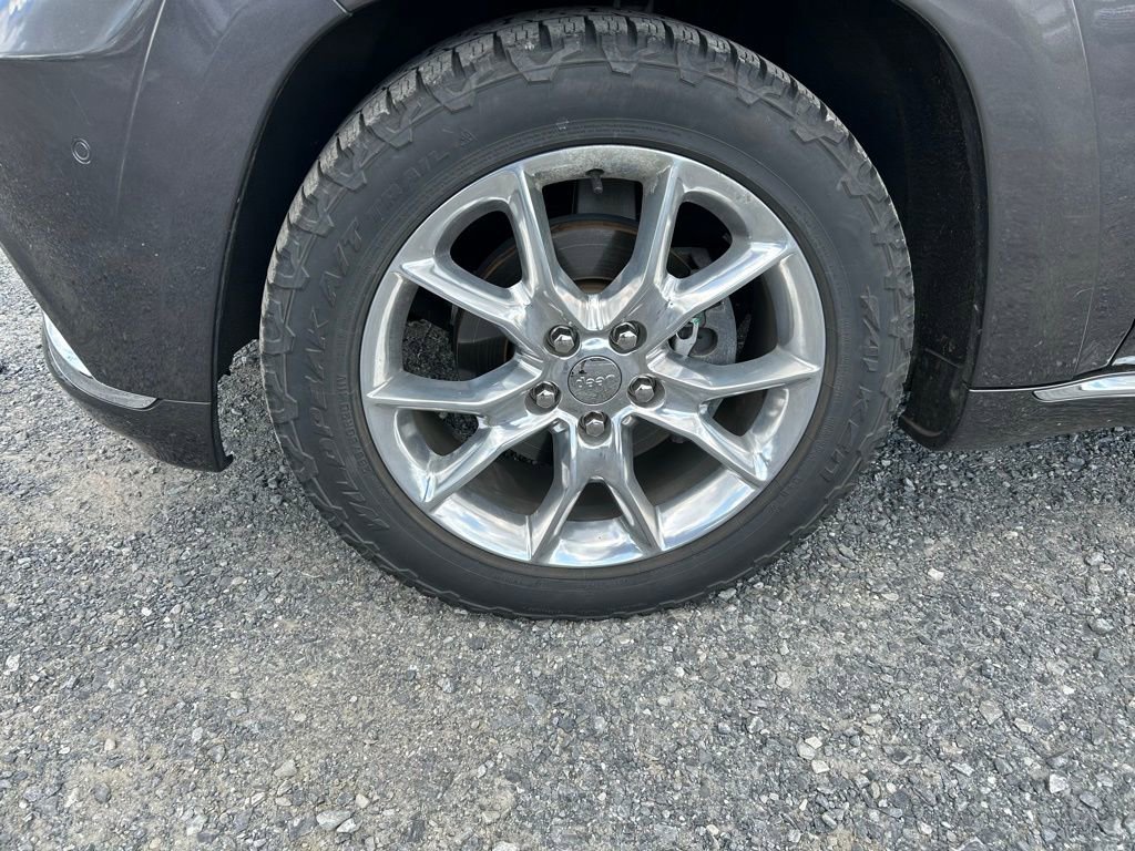 Used 2016 Jeep Grand Cherokee Summit image 3