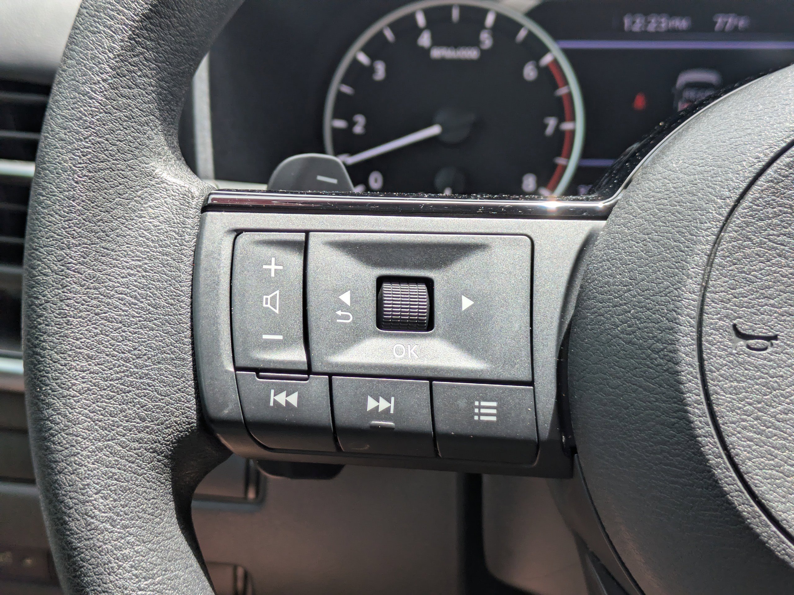 Certified 2023 Nissan Rogue SV FWD image 26