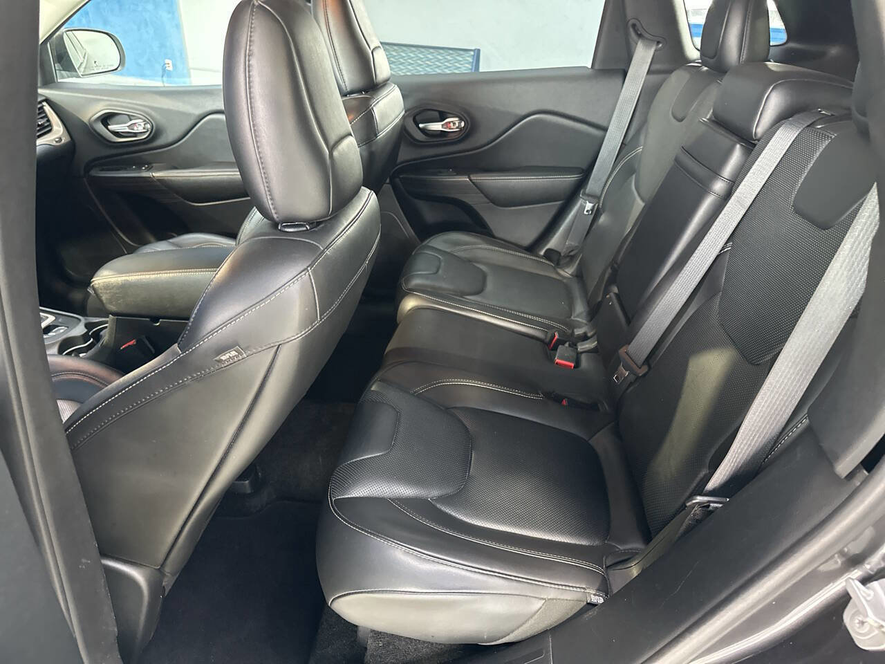 Used 2015 Jeep Cherokee Limited w/ Luxury Group image 19