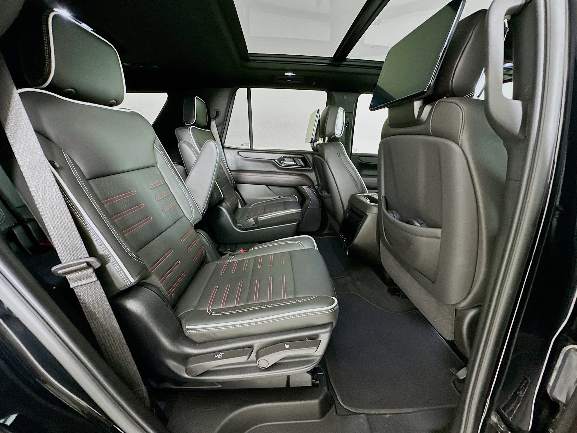Used 2025 GMC Yukon AT4 Ultimate AWD/4WD image 30
