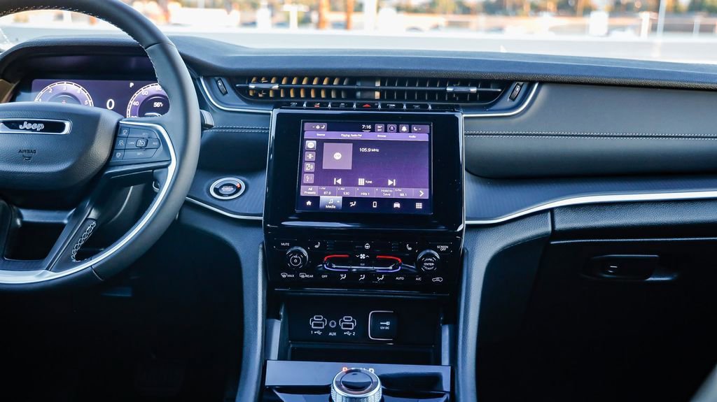 New 2025 Jeep Grand Cherokee L Altitude image 14