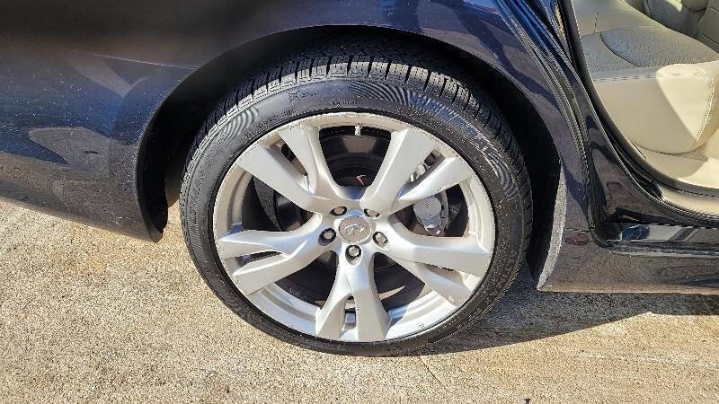 Used 2015 INFINITI Q70 3.7 w/ Technology Package AWD/4WD image 25