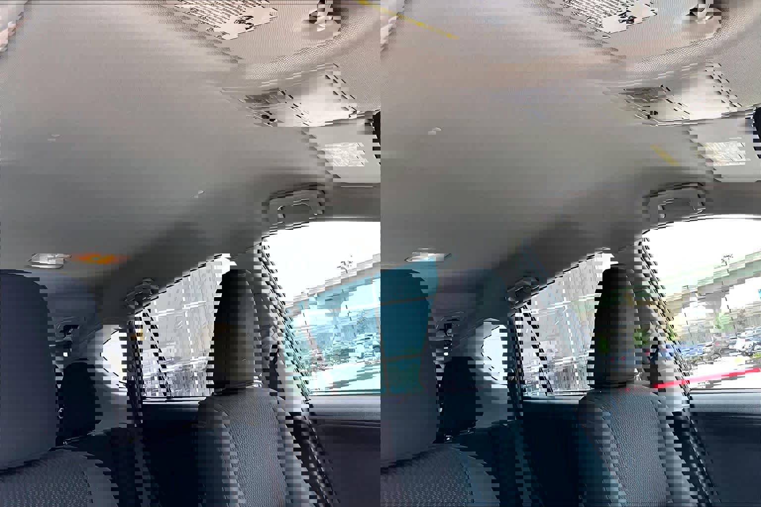 Used 2018 Toyota RAV4 LE FWD image 14