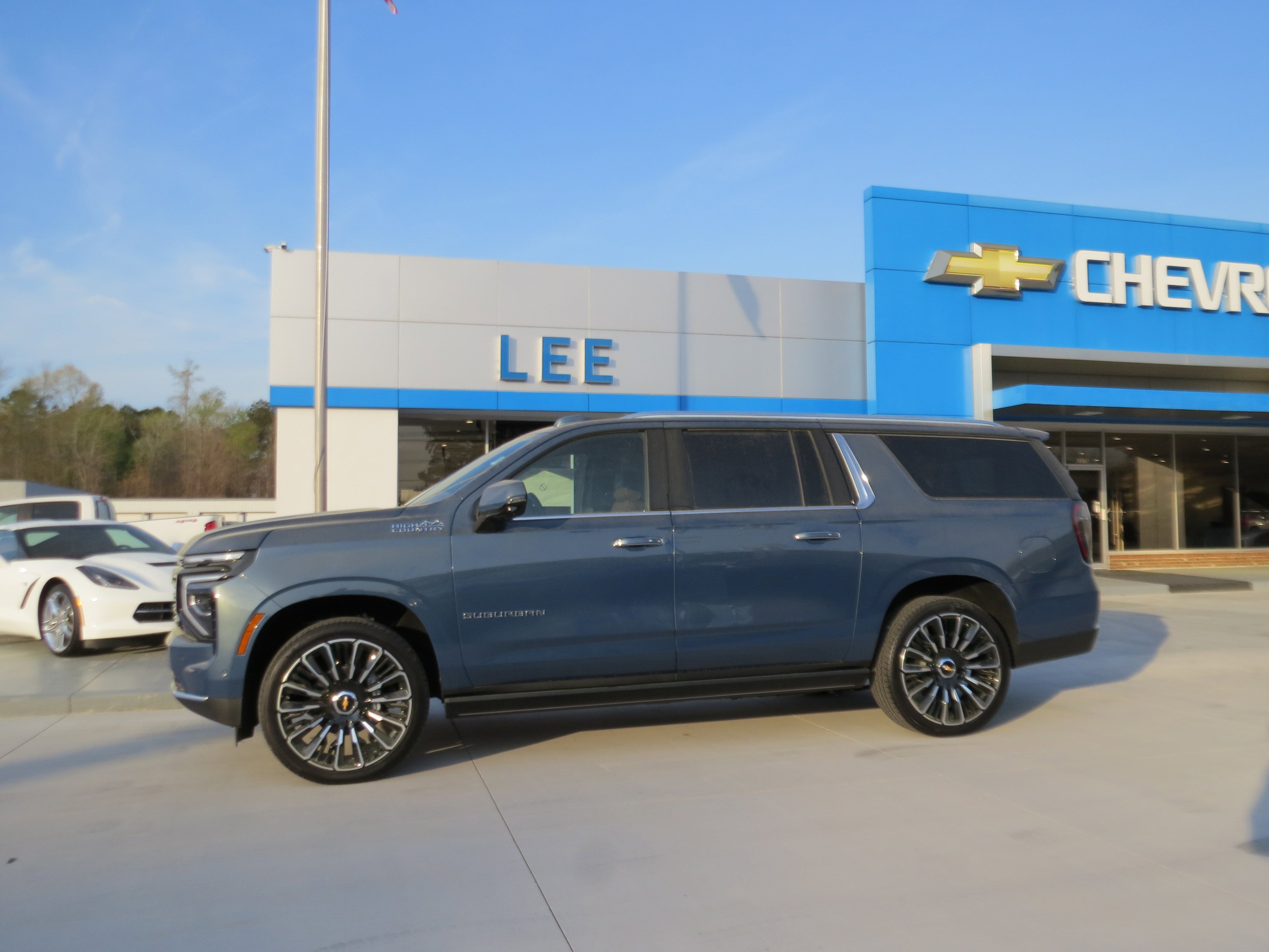 New 2026 Chevrolet Suburban High Country AWD/4WD image 2