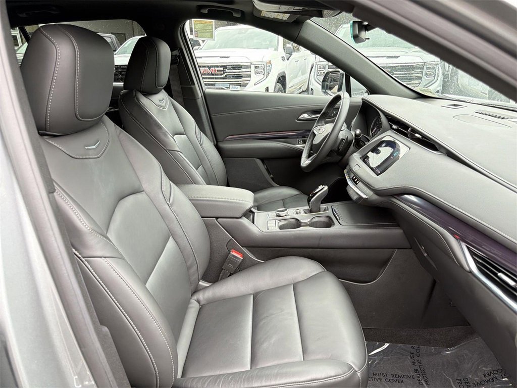 Certified 2023 Cadillac XT4 Luxury w/ Cold Weather Package image 32